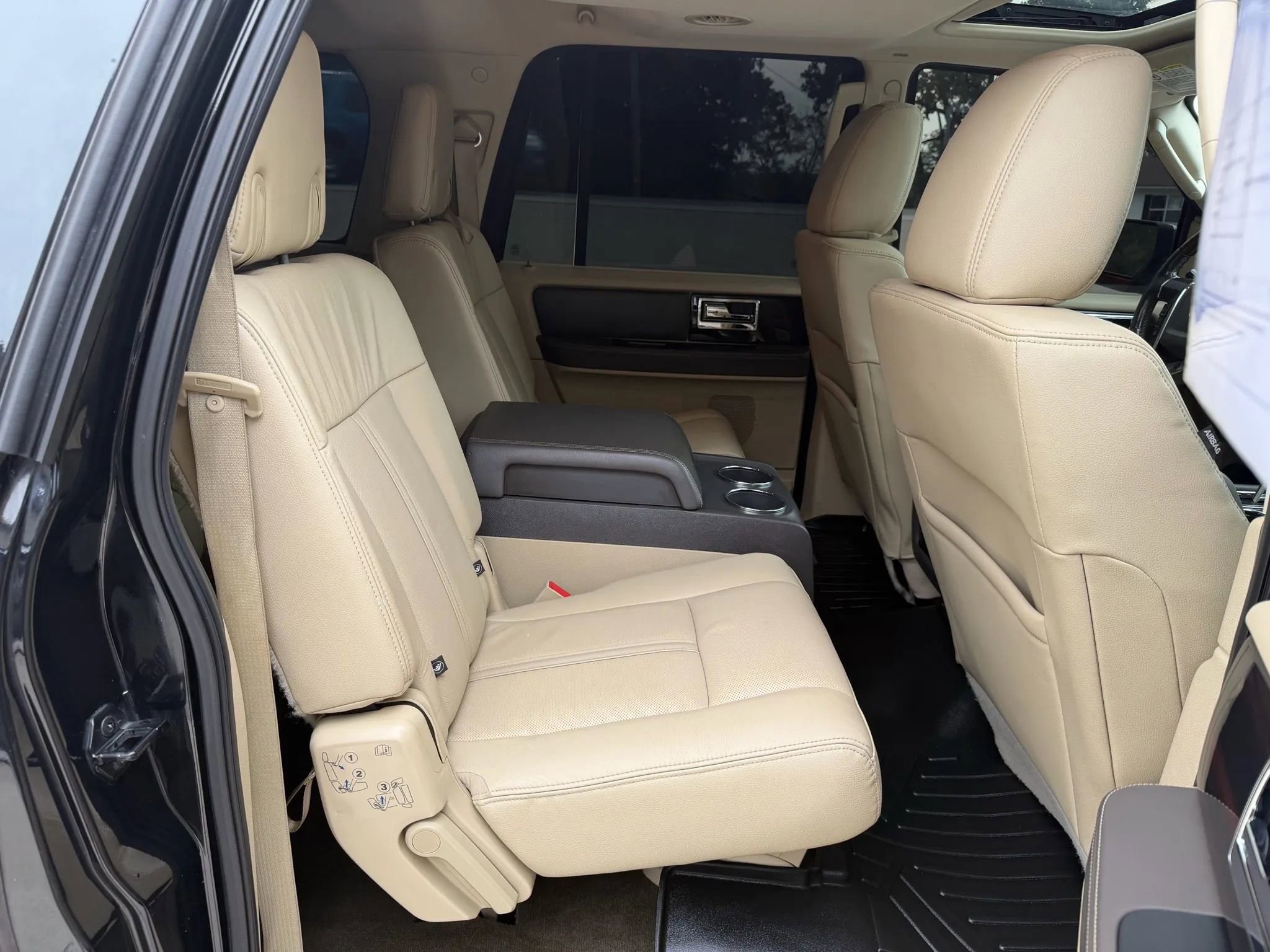 Used 2015 Lincoln Navigator L 4WD w/ Equipment Group 101A Reserve image 46