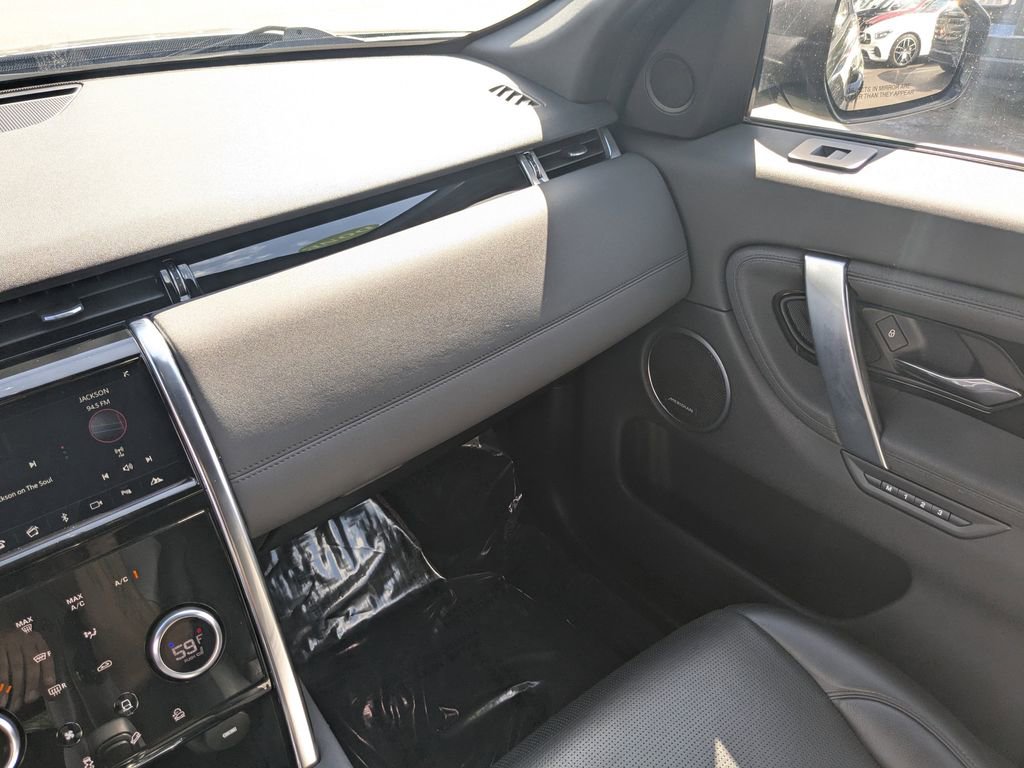 Used 2020 Land Rover Discovery Sport SE image 16