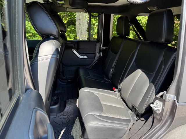 Used 2017 Jeep Wrangler Unlimited Rubicon AWD/4WD image 14