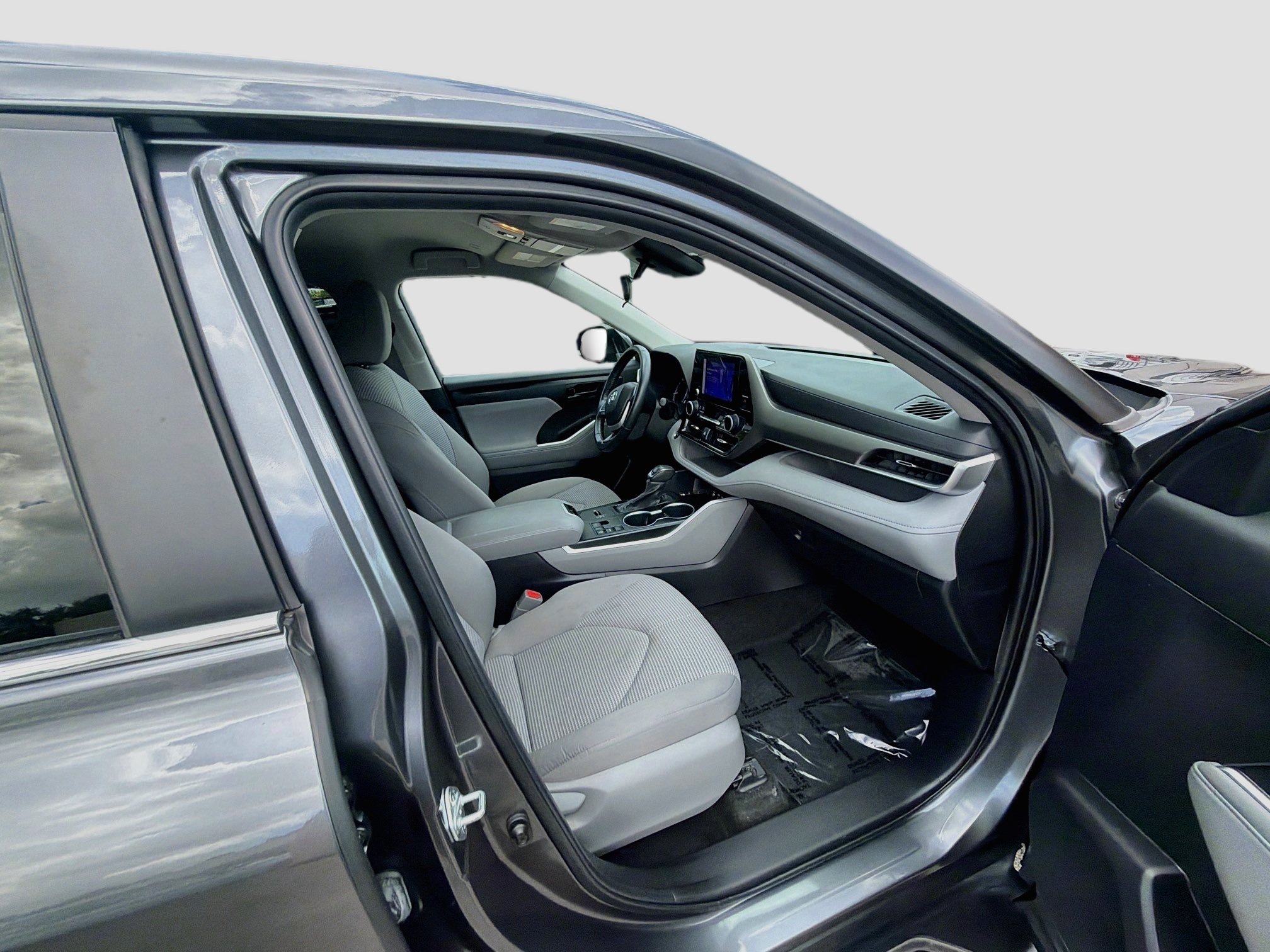 Used 2023 Toyota Highlander LE FWD image 31