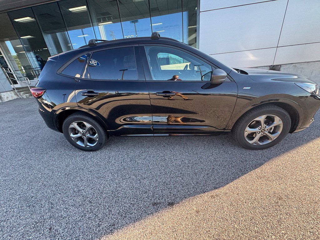 Used 2023 Ford Escape ST-Line w/ Tech Pack #1 AWD/4WD image 6