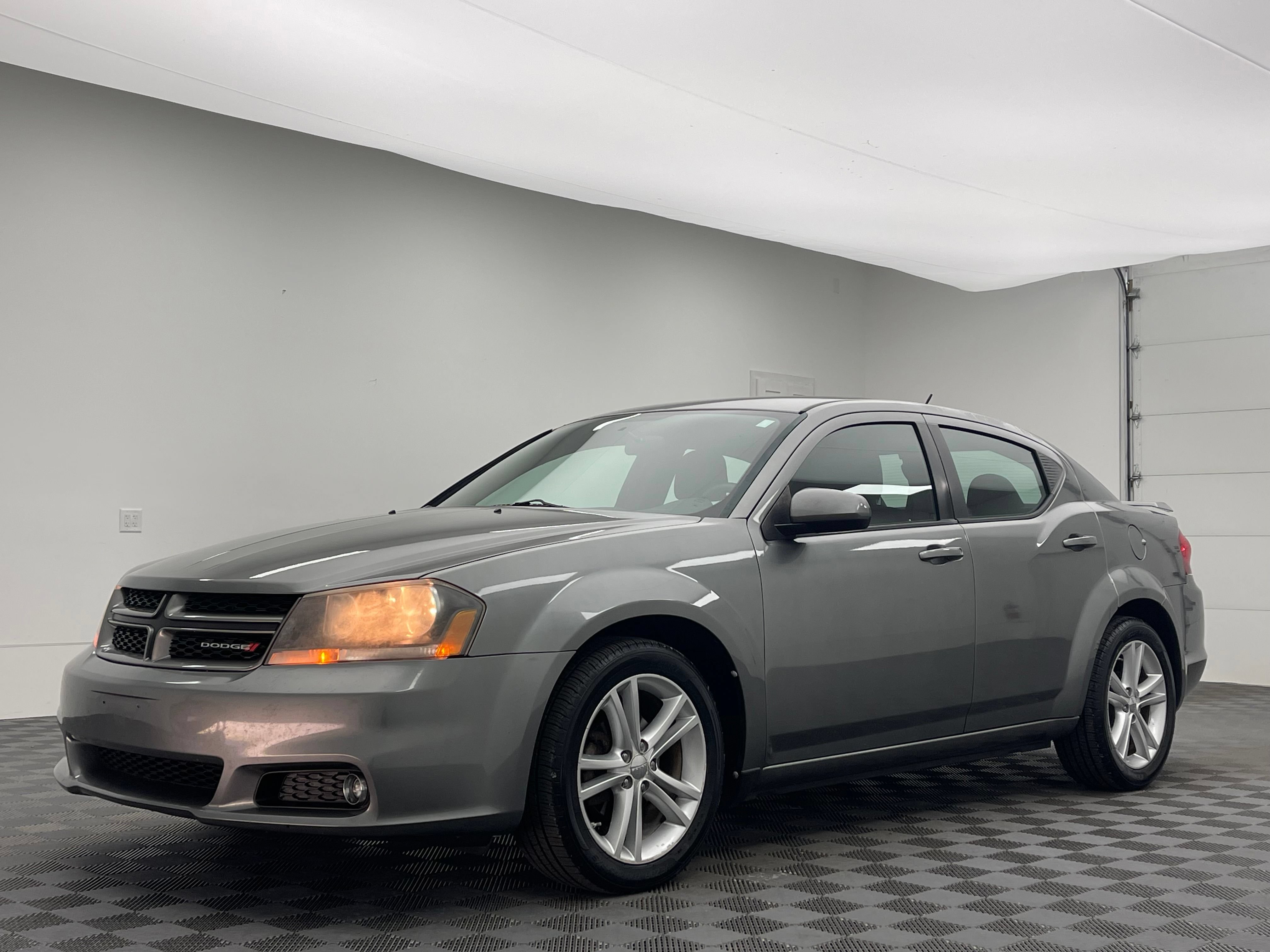 Used 2013 Dodge Avenger SXT w/ Rallye Appearance Group FWD image 2