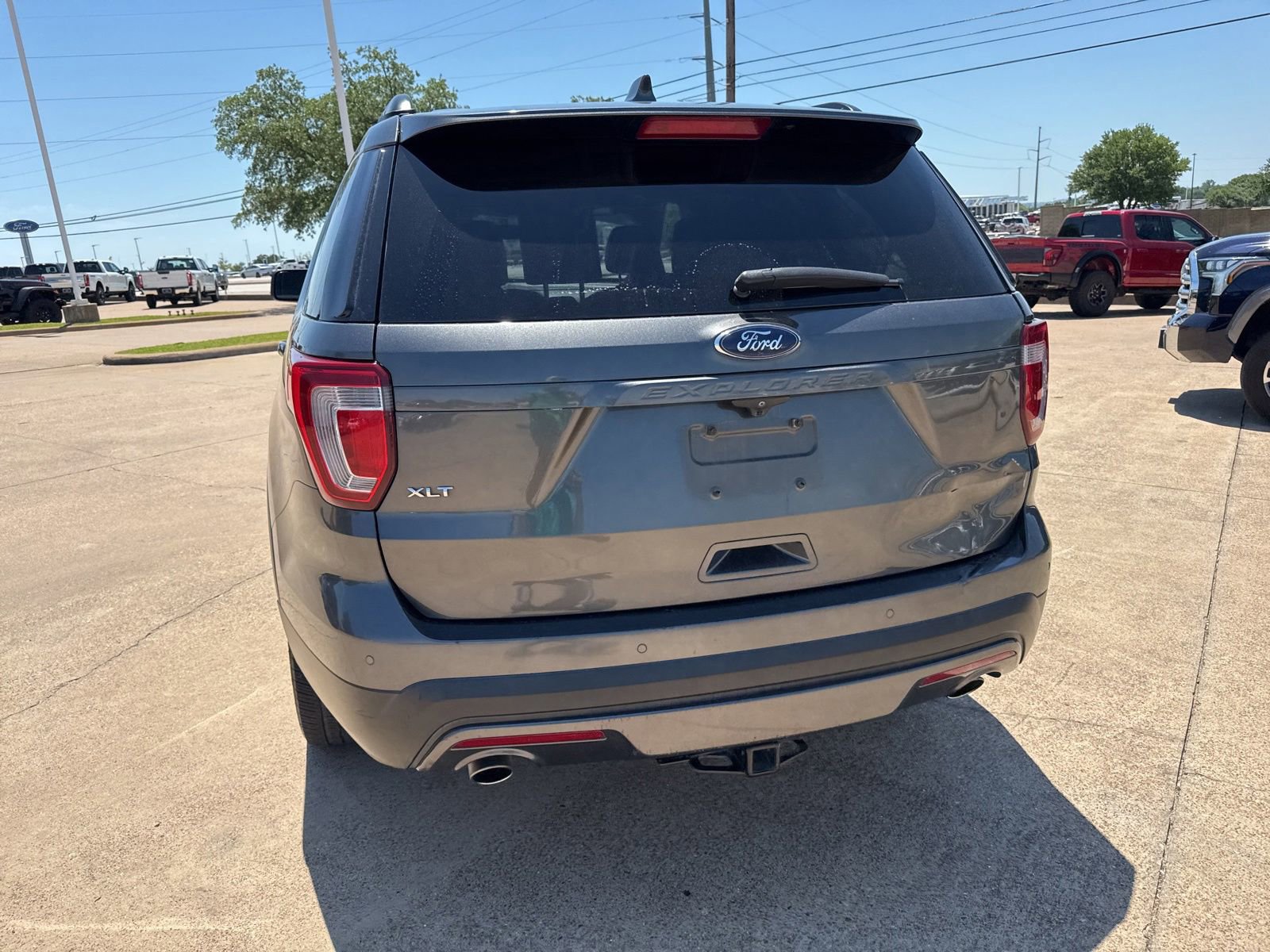 Used 2017 Ford Explorer XLT w/ Equipment Group 202A FWD image 6