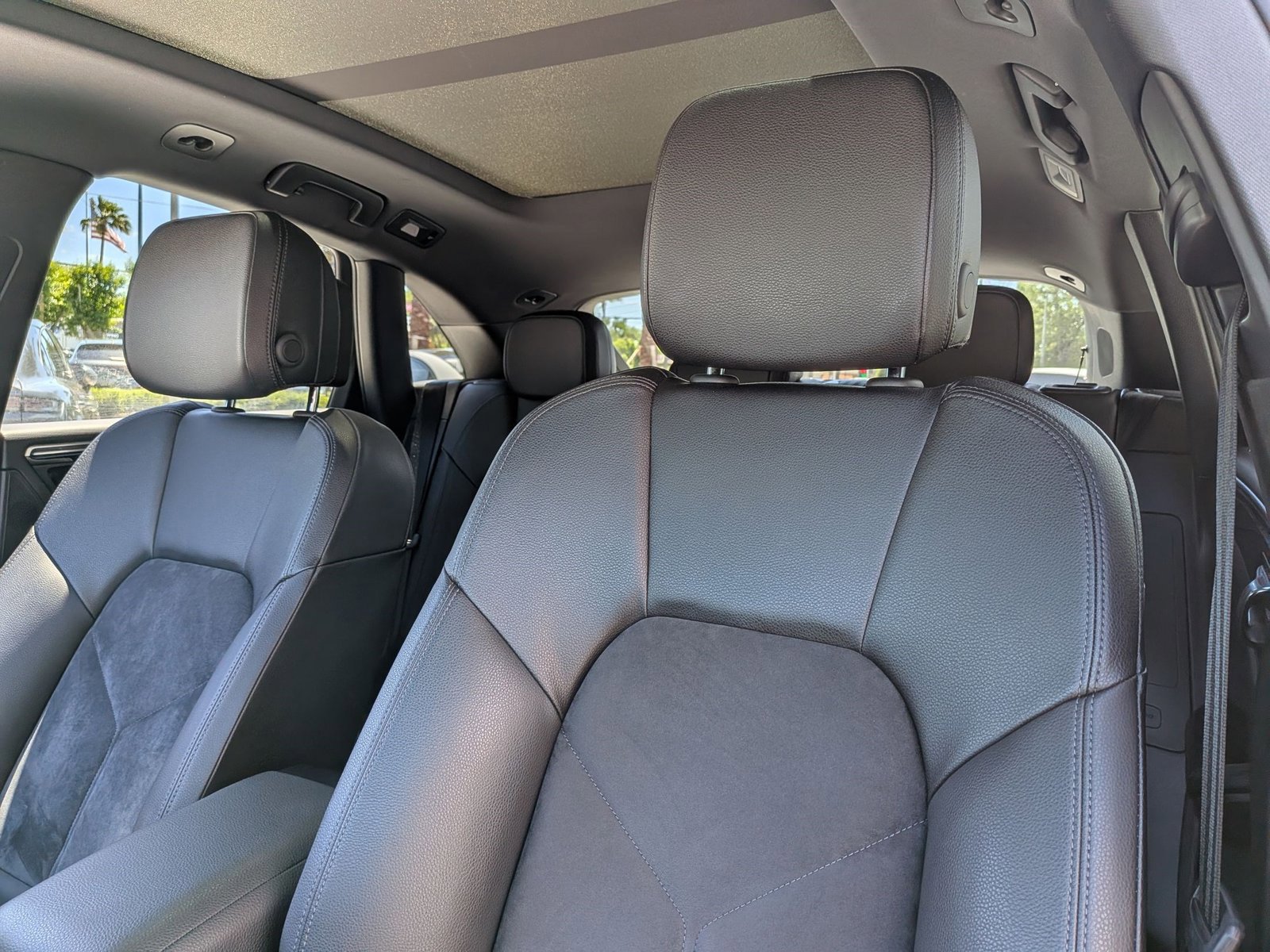 Certified 2019 Porsche Macan AWD/4WD image 5