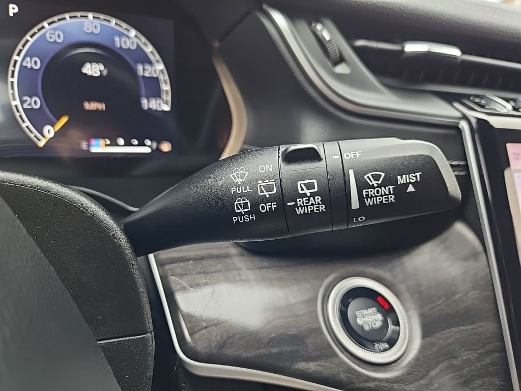 Used 2023 Jeep Grand Cherokee L Limited w/ Black Appearance Package image 15