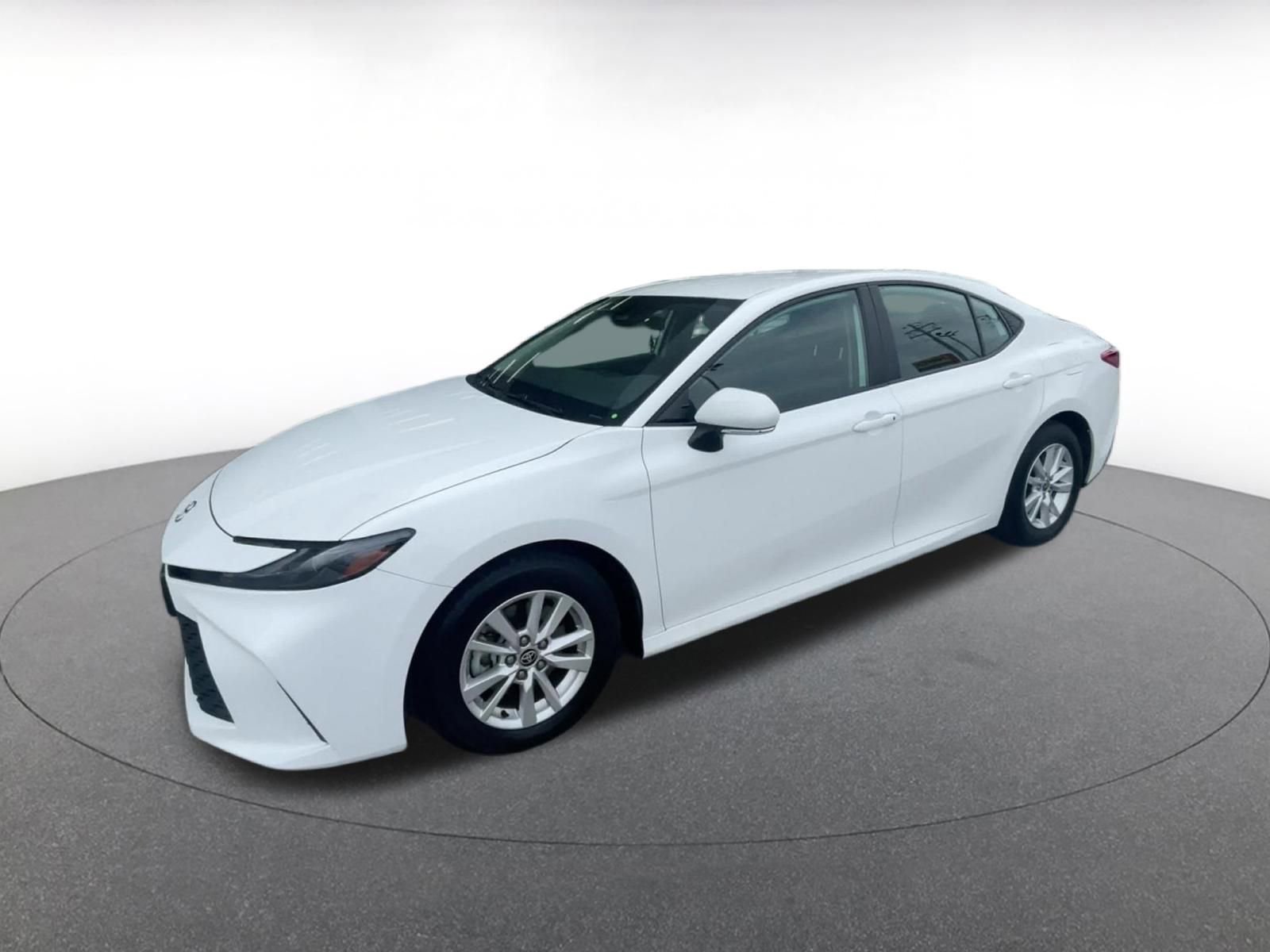 Used 2025 Toyota Camry LE image 8