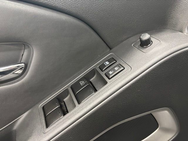 Used 2023 Nissan Frontier SV image 6