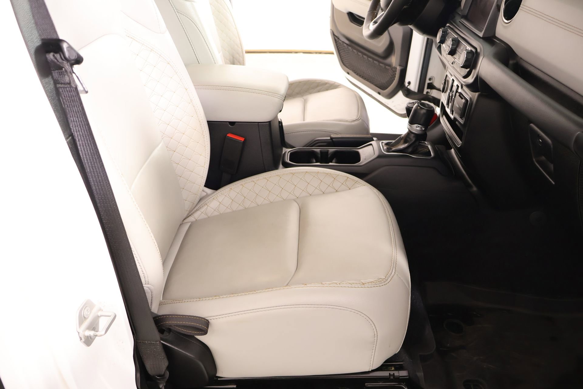 Used 2023 Jeep Gladiator Overland image 14