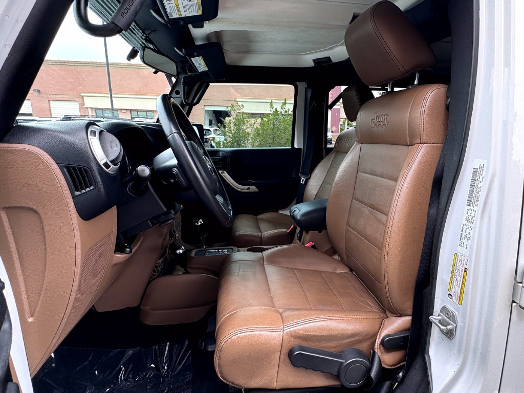 Used 2012 Jeep Wrangler Unlimited Sahara w/ Connectivity Group AWD/4WD image 18