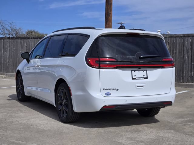 New 2026 Chrysler Pacifica Limited w/ Uconnect Theater Family Group FWD image 3