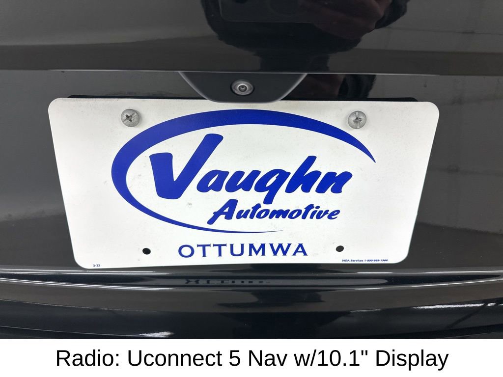 Used 2023 Jeep Grand Cherokee Limited w/ Black Appearance Package image 17