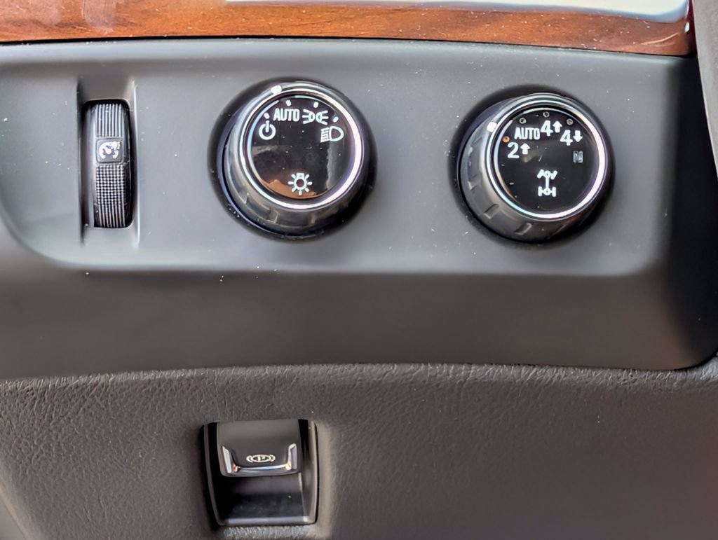 Used 2019 Cadillac Escalade ESV Premium Luxury w/ Escalade Sport Edition AWD/4WD image 22