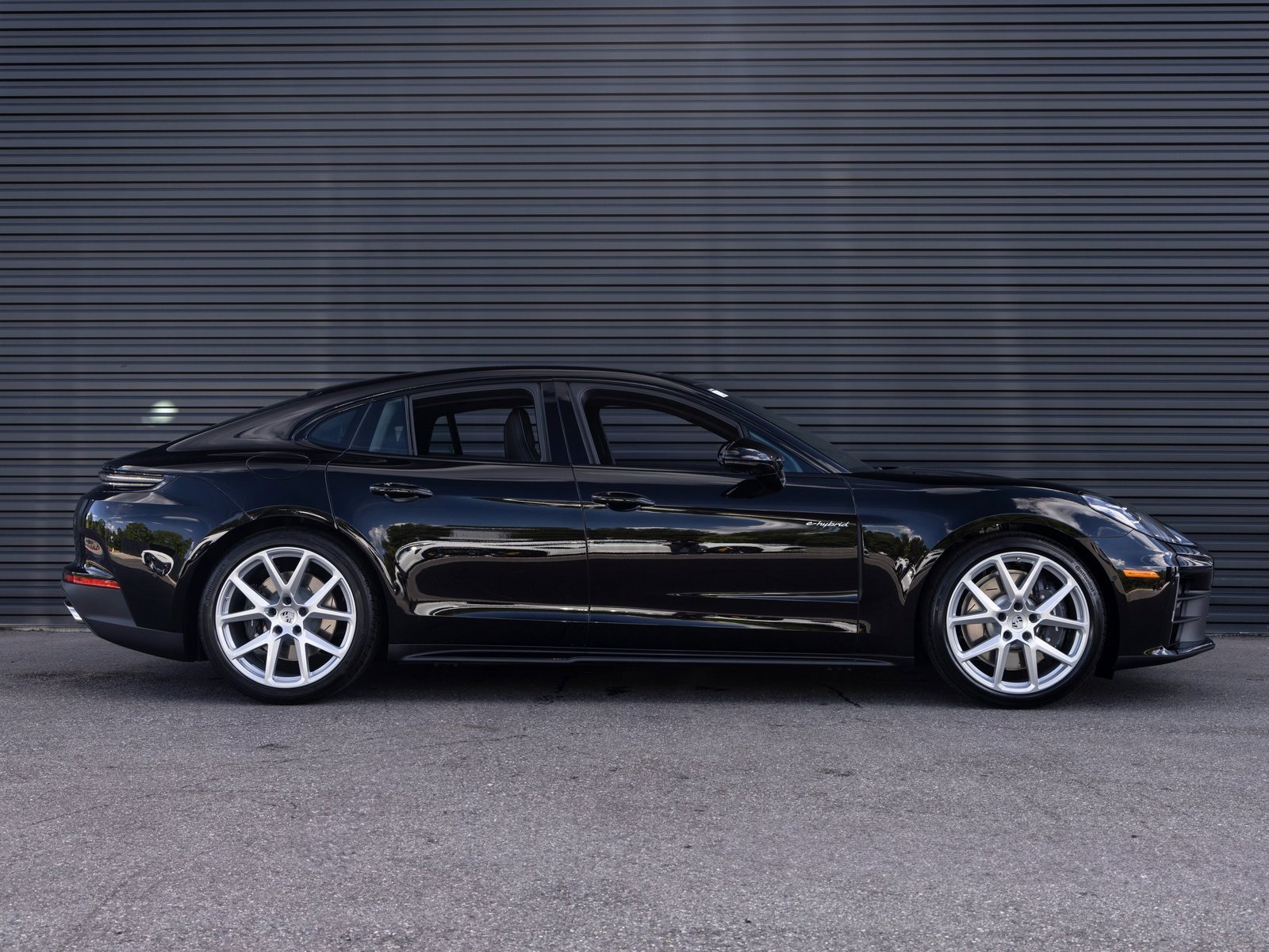 New 2025 Porsche Panamera 4 image 8
