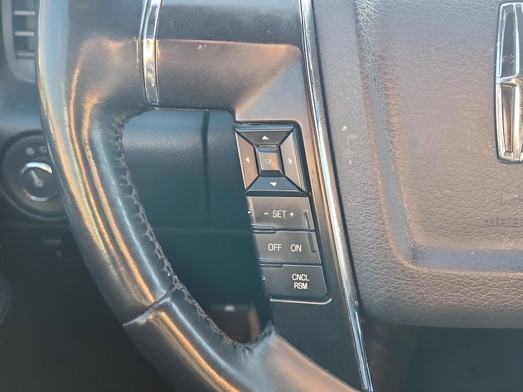 Used 2017 Lincoln Navigator Select image 24