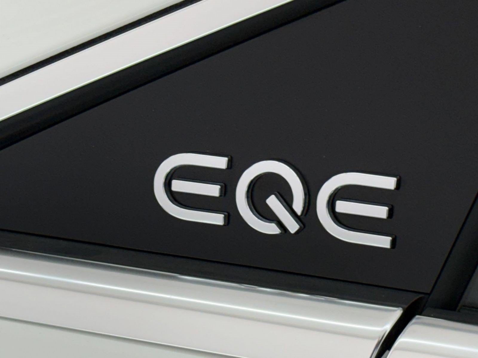 Used 2023 Mercedes-Benz EQE 350+ 4MATIC Sedan image 32