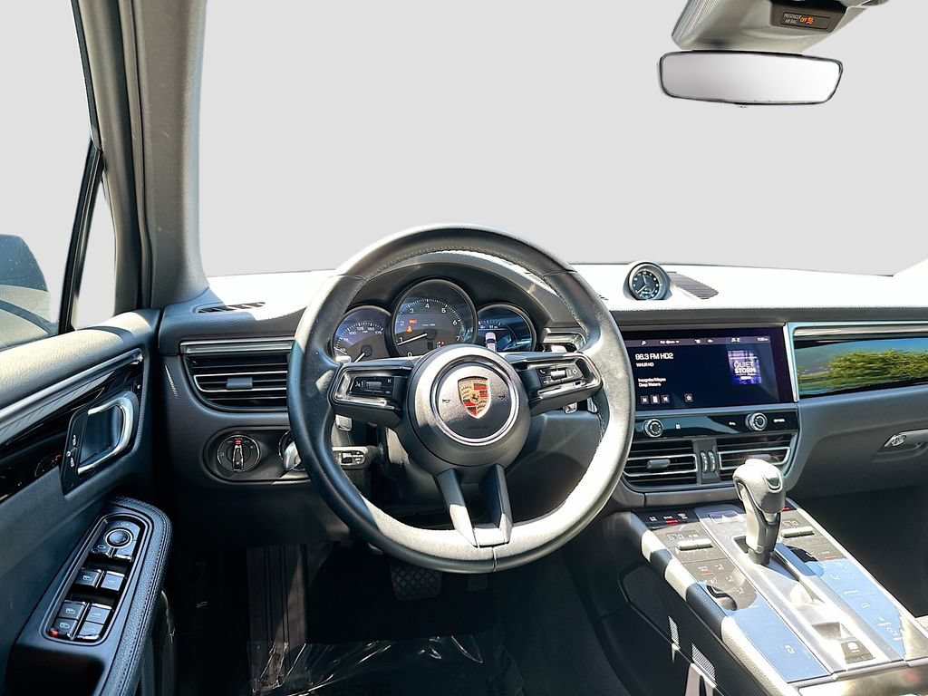Certified 2023 Porsche Macan AWD/4WD image 25