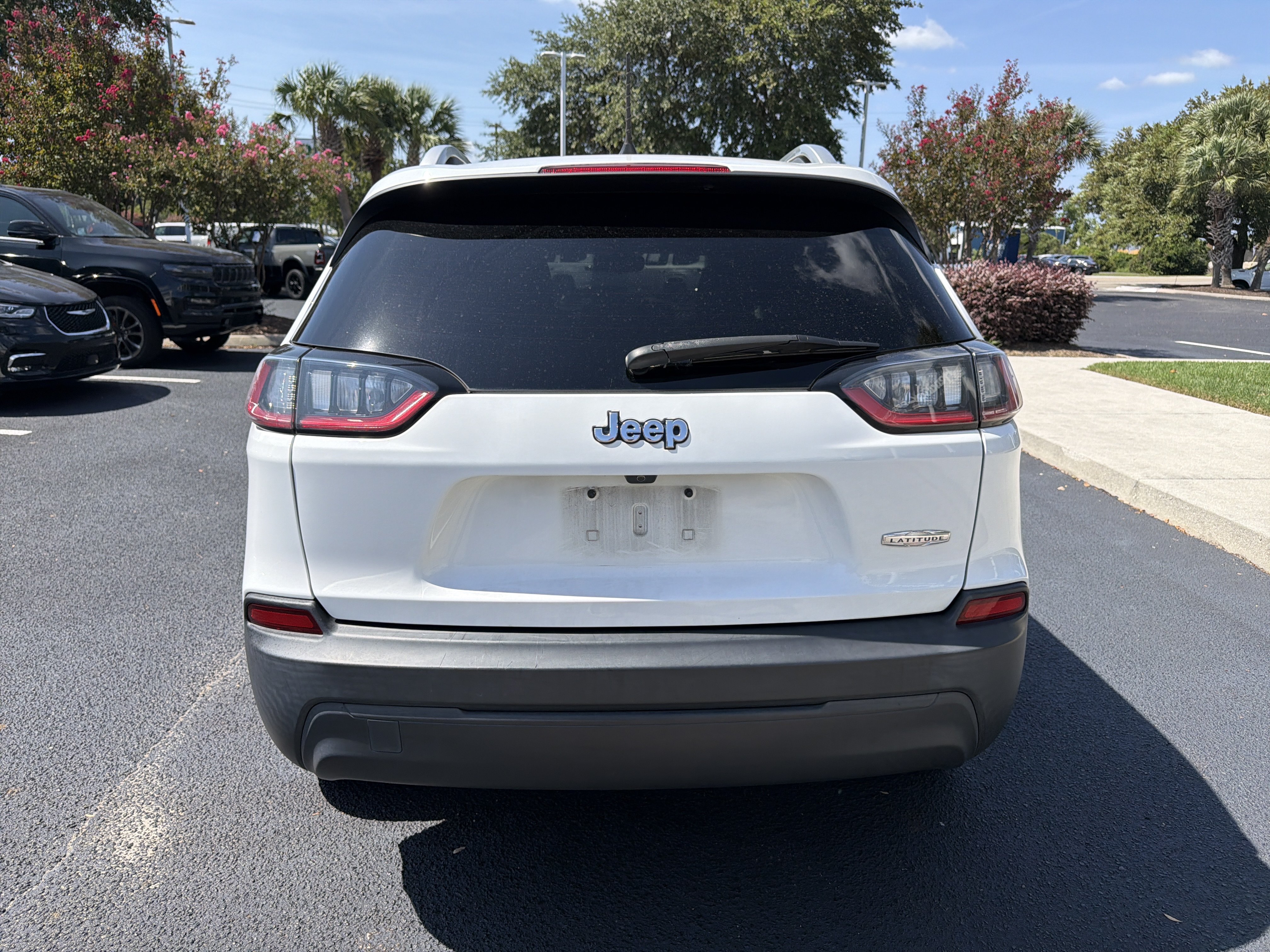 Used 2021 Jeep Cherokee Latitude FWD image 8