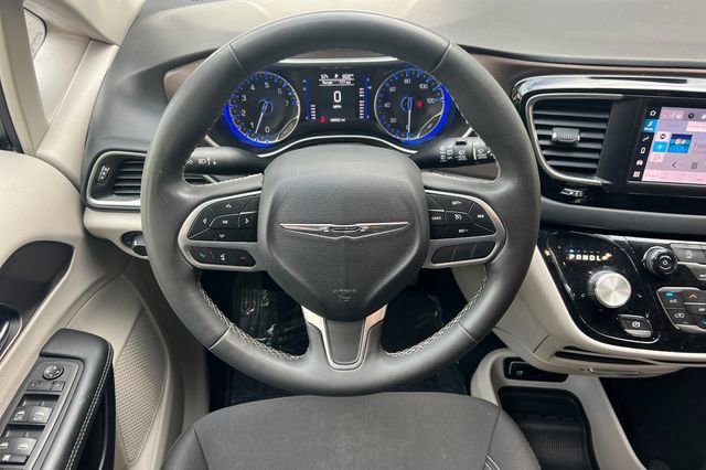 Used 2023 Chrysler Voyager LX image 18