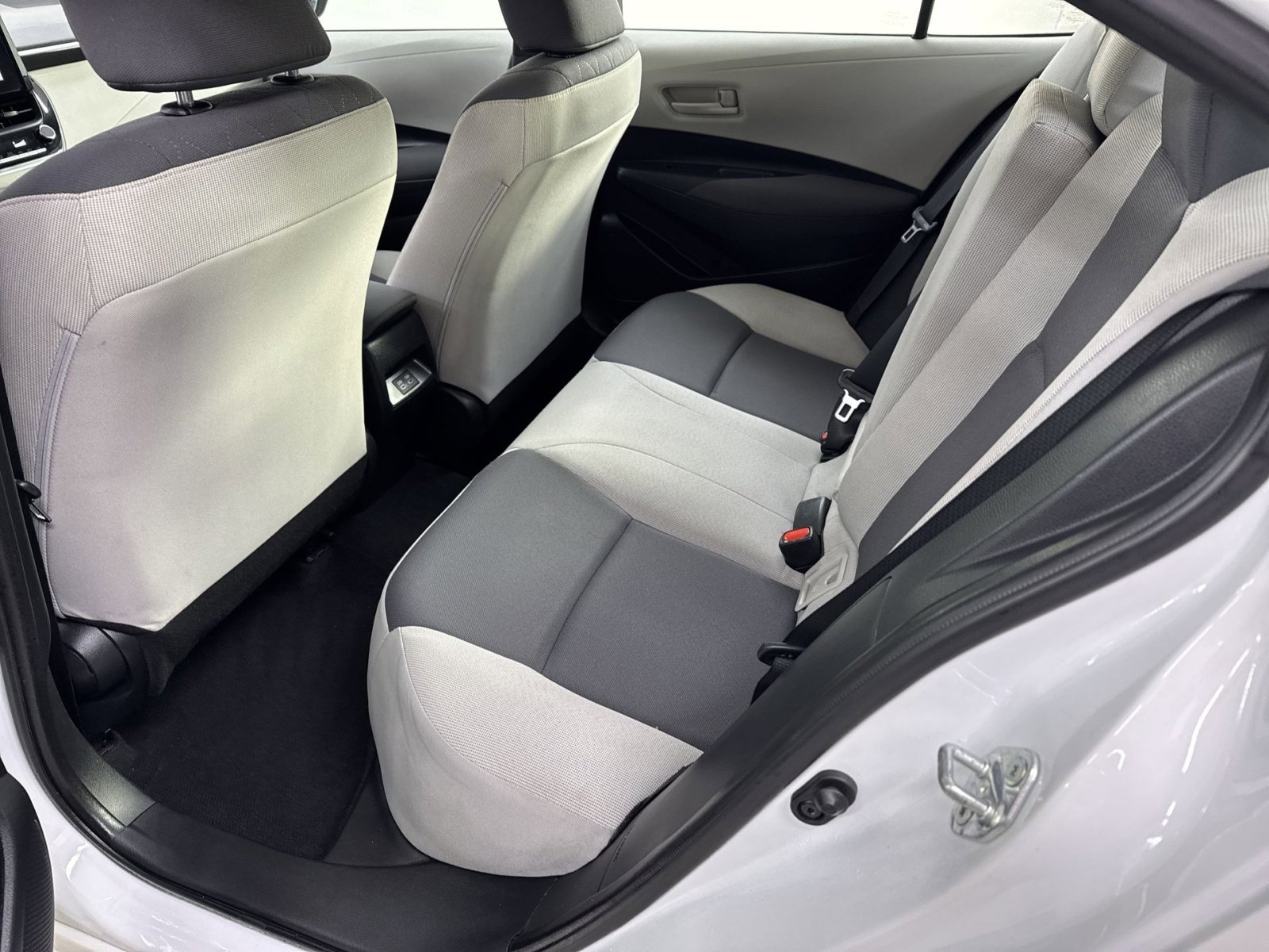 Used 2024 Toyota Corolla LE image 28