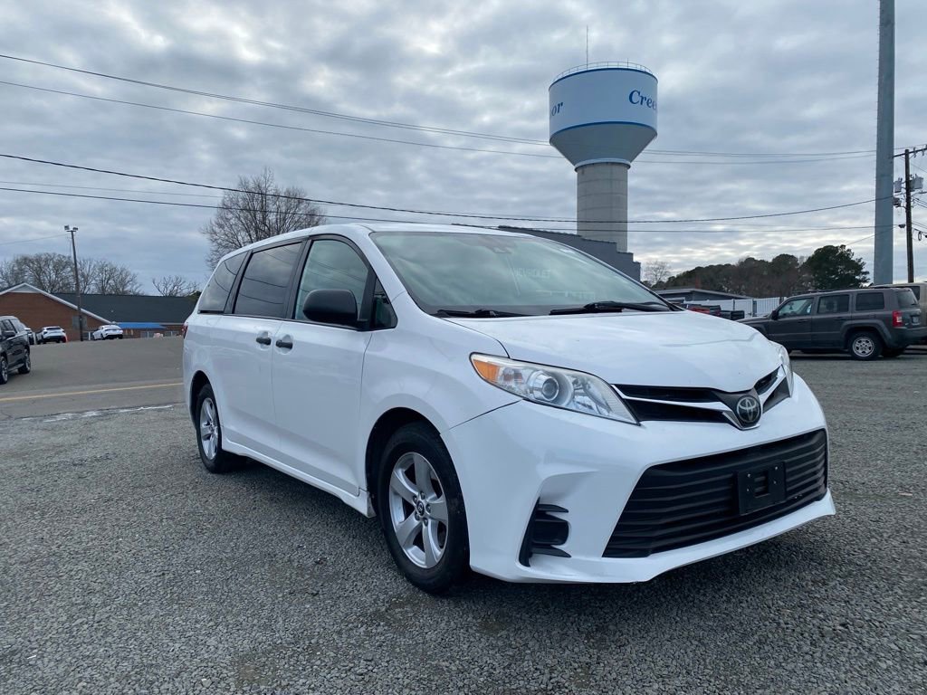 Used 2020 Toyota Sienna L image 9