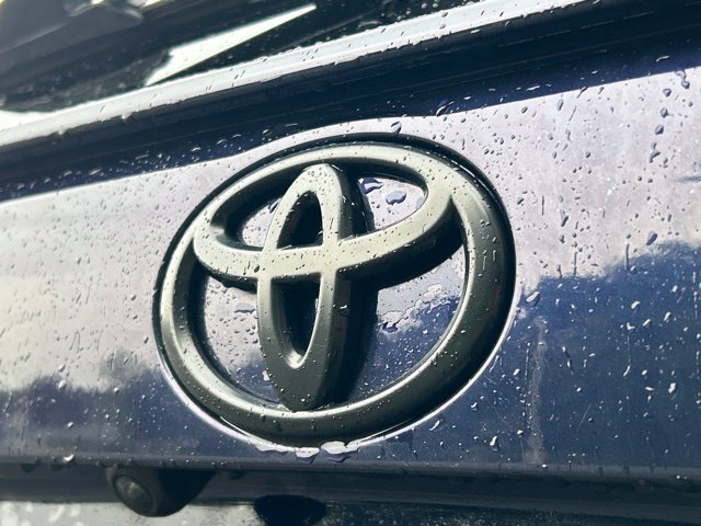 Used 2021 Toyota RAV4 XLE Premium AWD/4WD image 18