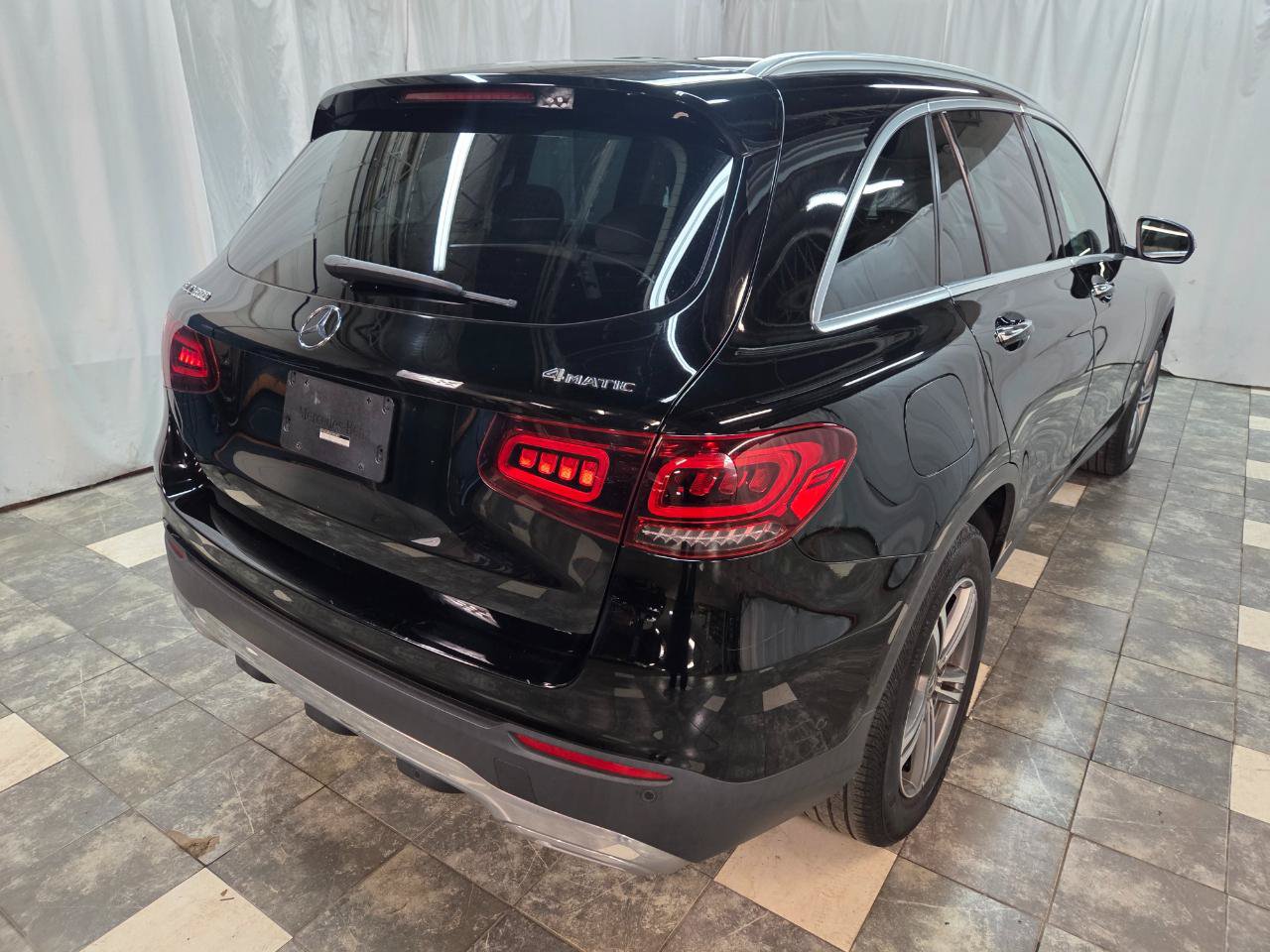 Used 2020 Mercedes-Benz GLC 300 4MATIC w/ Parking Assistance Package image 5