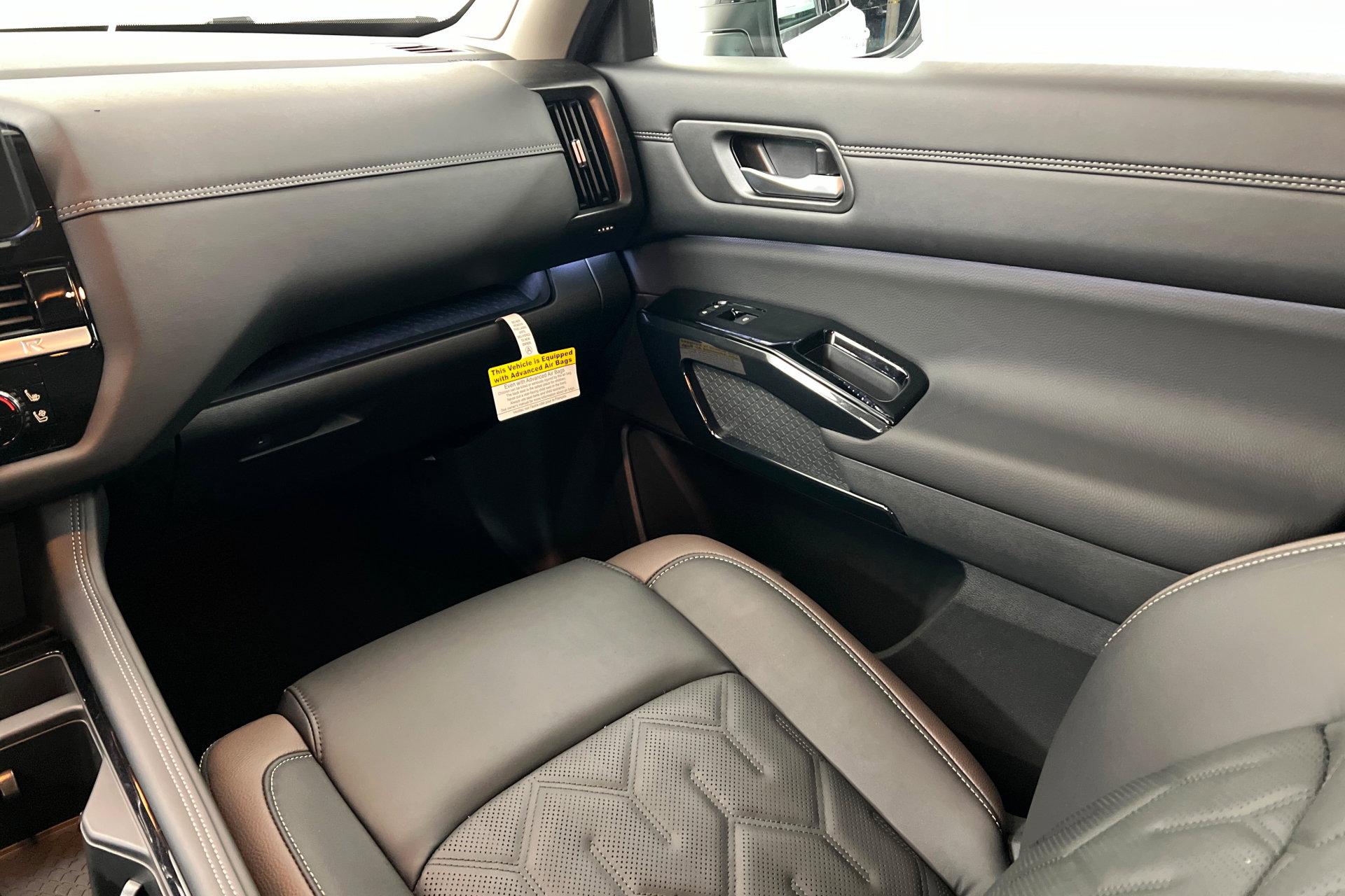 New 2026 Nissan Pathfinder Platinum image 10