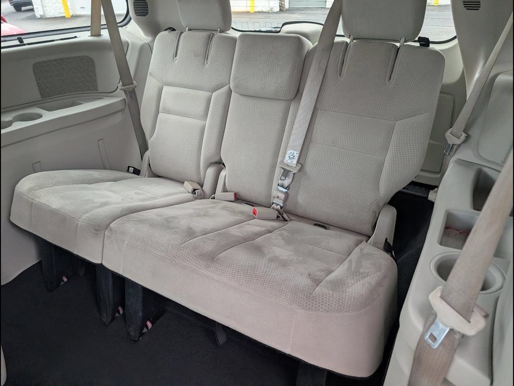 Used 2014 Chrysler Town & Country Touring w/ Driver Convenience Group FWD image 8