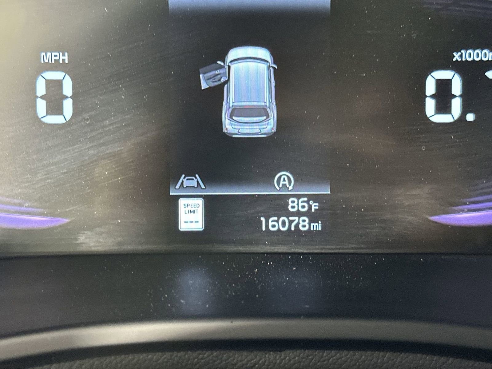 Used 2025 Kia Soul LX w/ LX Technology Package FWD image 15