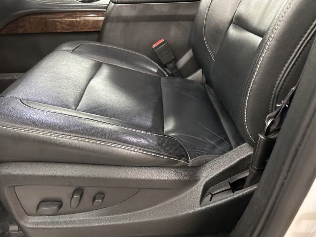 Used 2017 Chevrolet Tahoe LT w/ Luxury Package AWD/4WD image 7