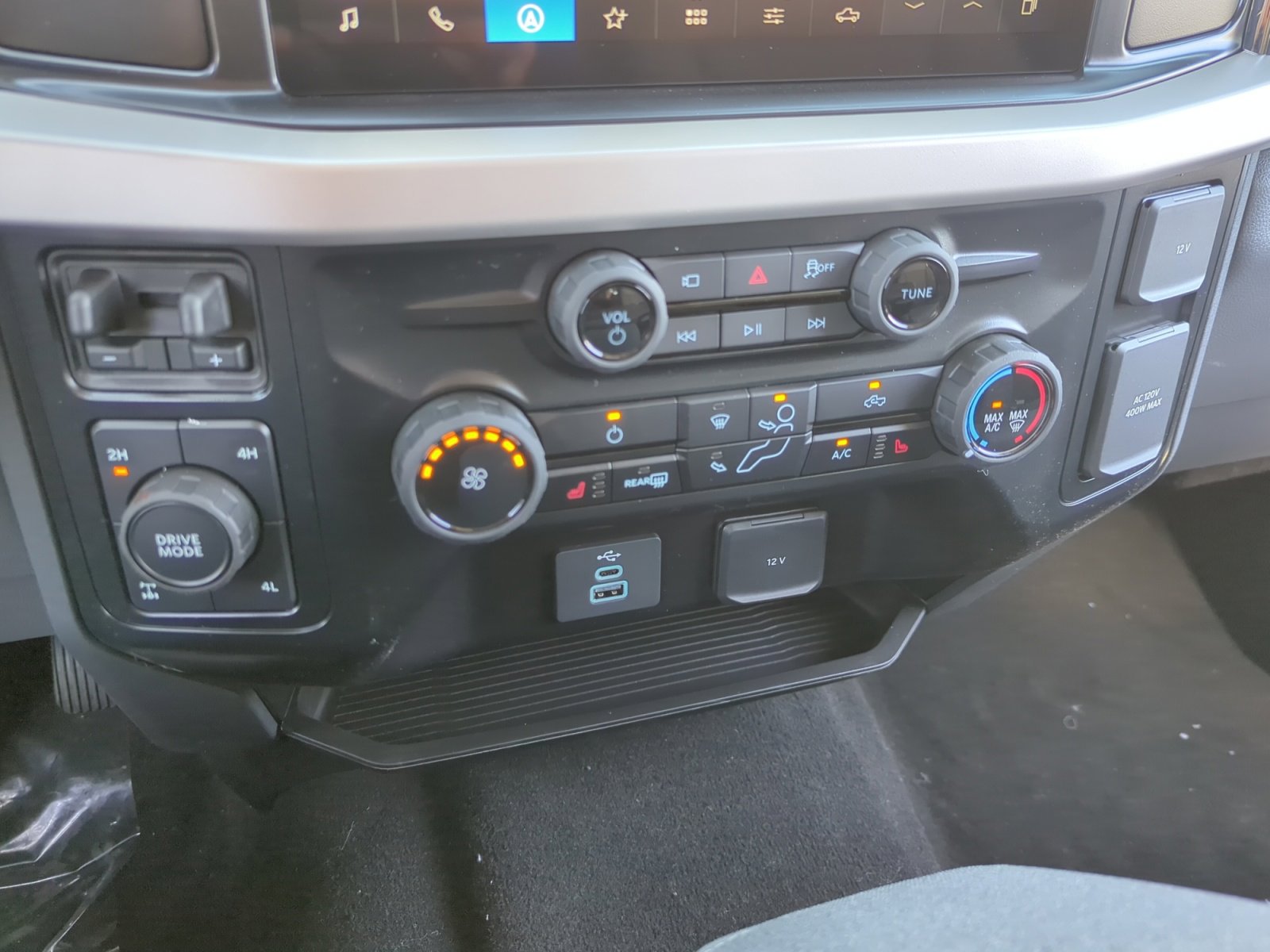 New 2025 Ford F250 XLT w/ Black Appearance Package image 31