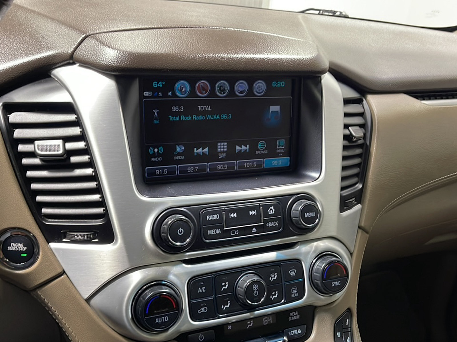 Used 2020 GMC Yukon XL SLT w/ Open Road Package AWD/4WD image 8