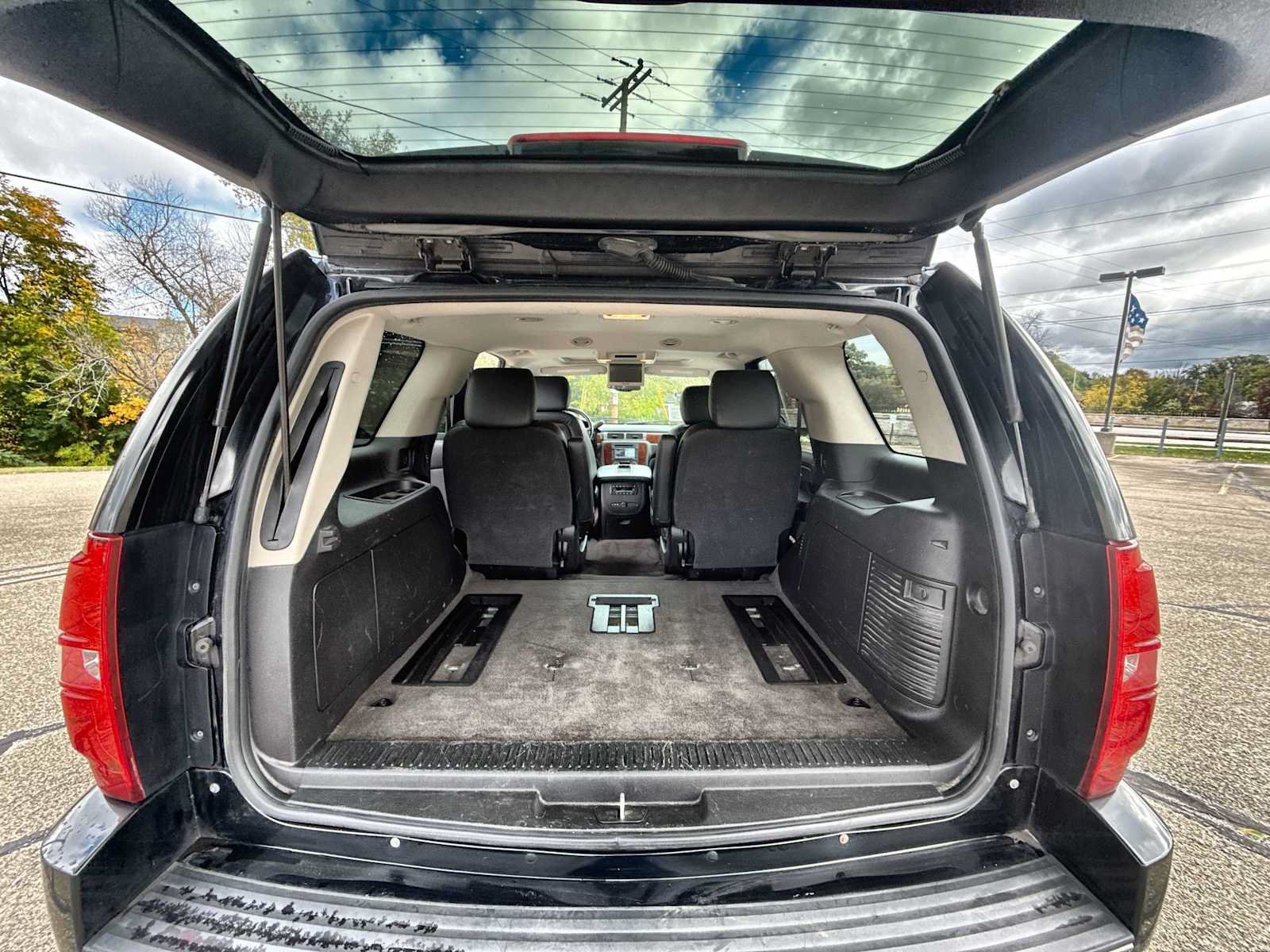 Used 2013 Chevrolet Tahoe LTZ AWD/4WD image 25