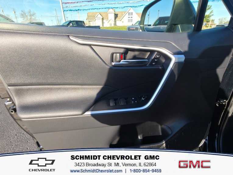 Used 2021 Toyota RAV4 XLE Premium image 12