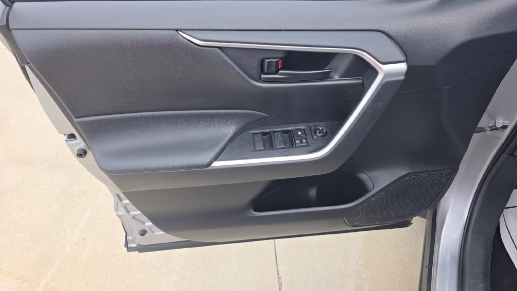 Used 2023 Toyota RAV4 LE FWD image 22