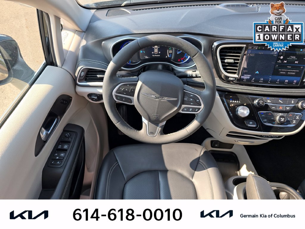 Used 2024 Chrysler Pacifica Limited FWD image 16