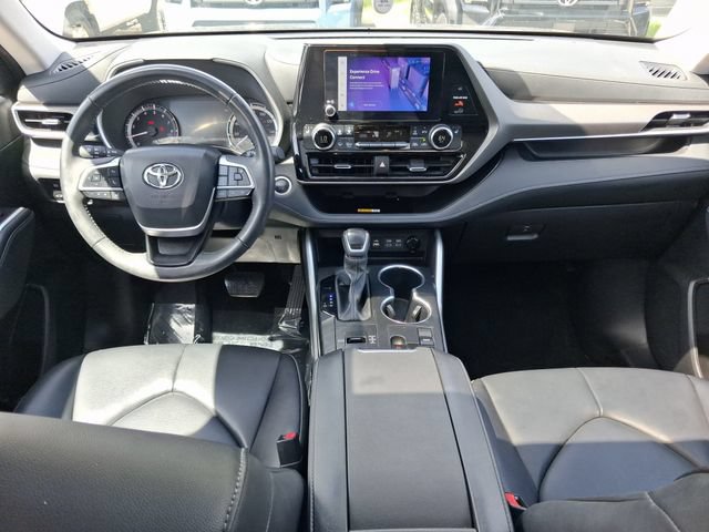 Used 2024 Toyota Highlander XLE FWD image 7