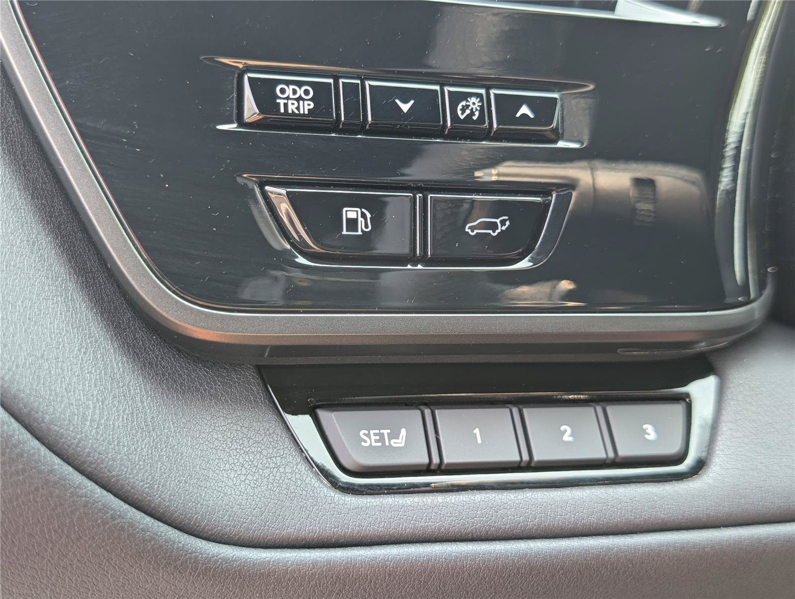 Certified 2025 Lexus TX 500h AWD w/ Technology Package image 24