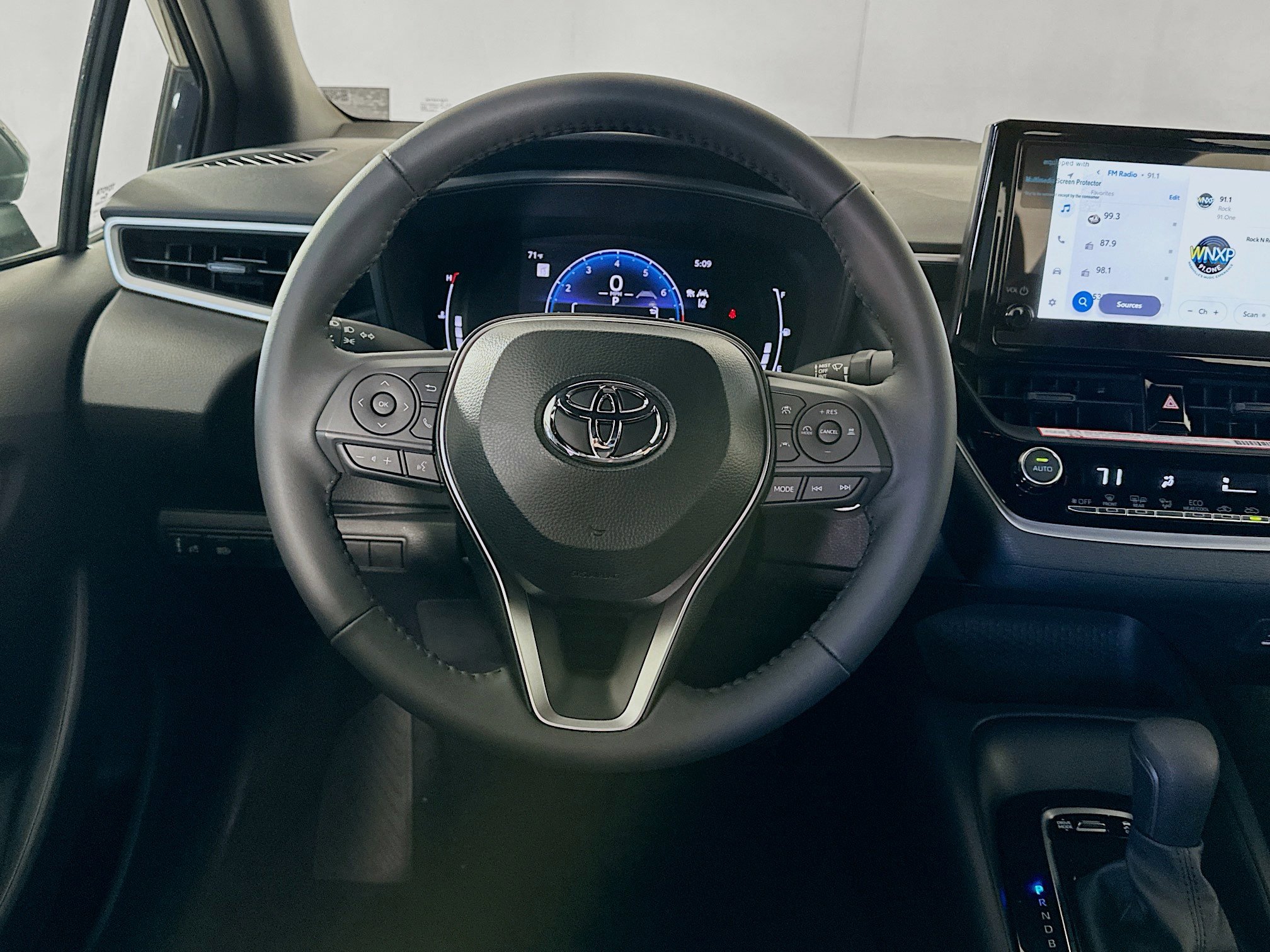 Used 2026 Toyota Corolla SE FWD image 17