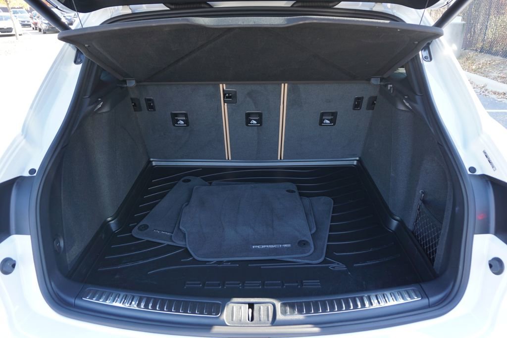 Used 2024 Porsche Macan image 18