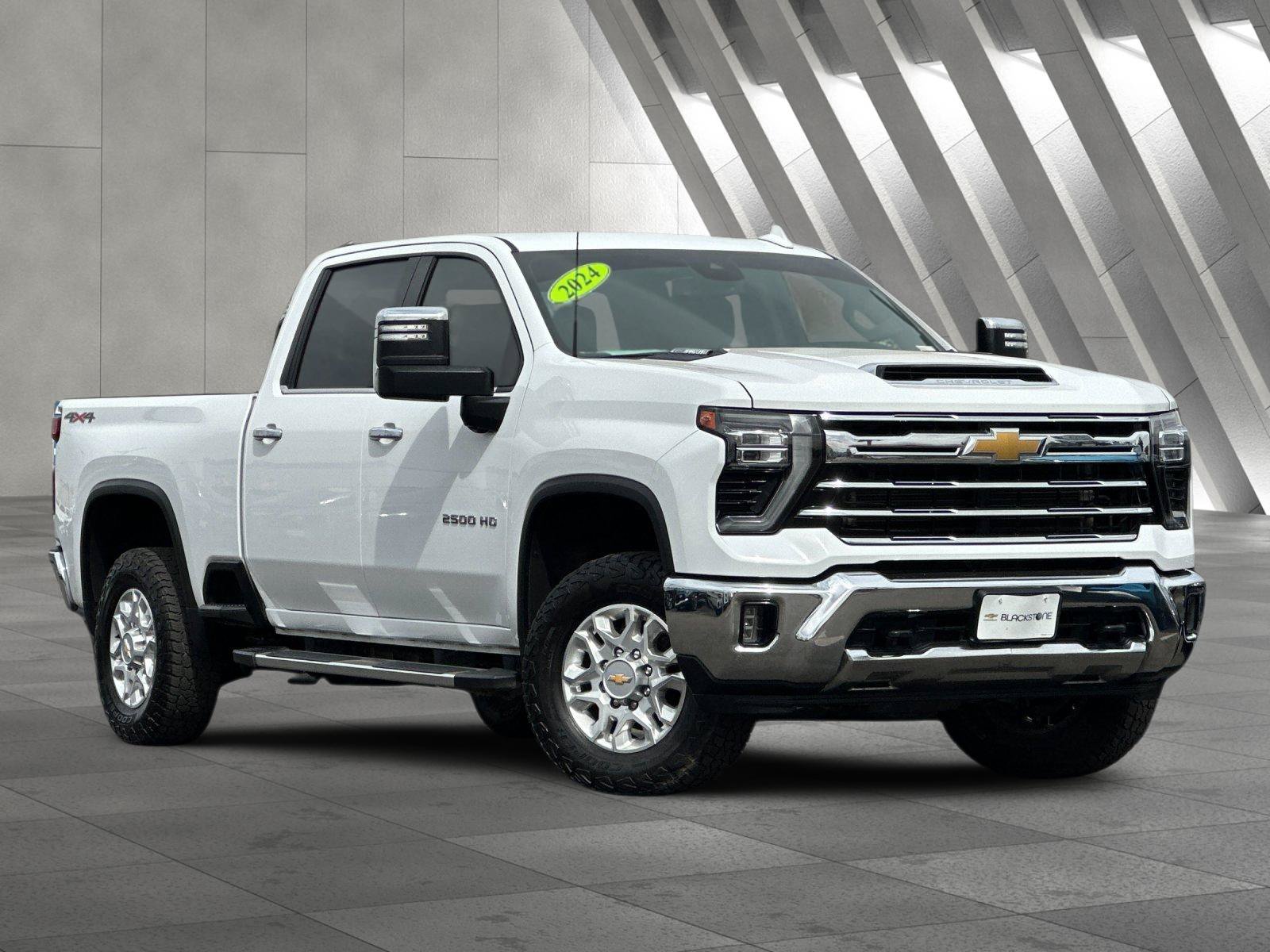Used 2024 Chevrolet Silverado 2500 LTZ AWD/4WD image 2