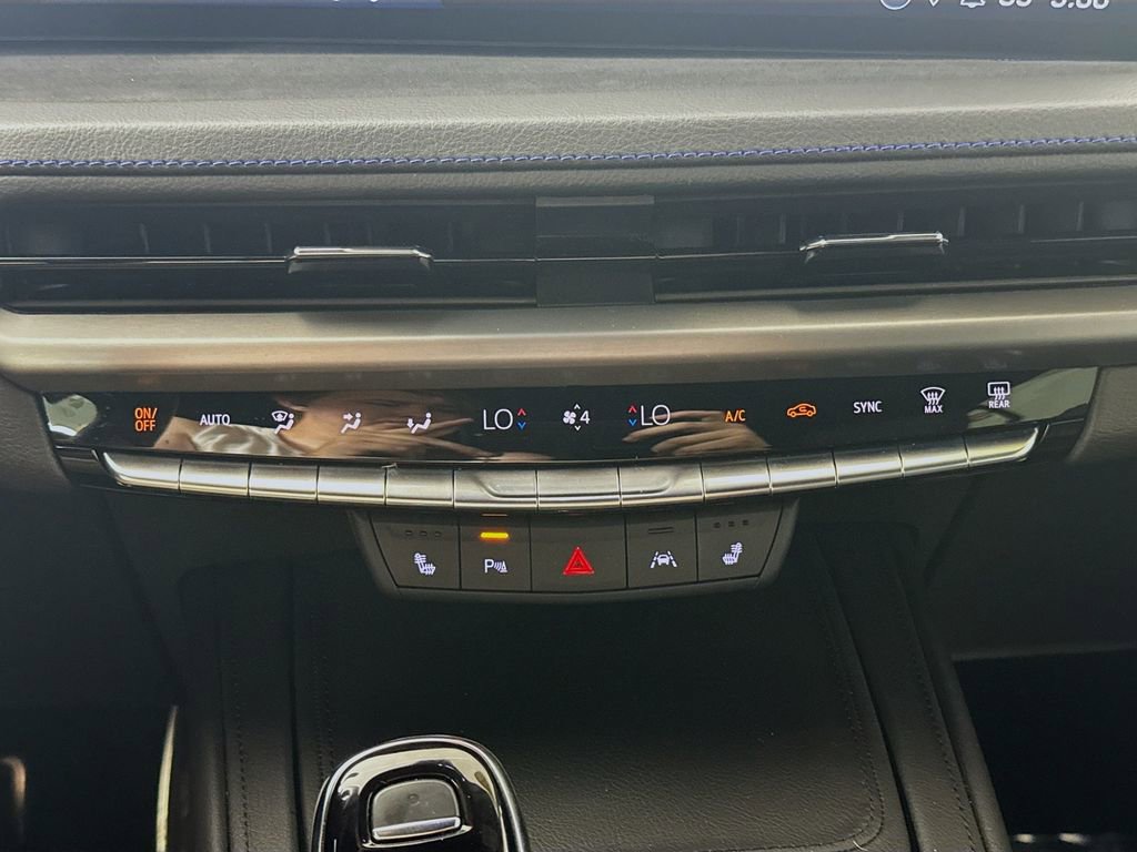 Used 2024 Cadillac XT4 Sport w/ Cold Weather Package image 17