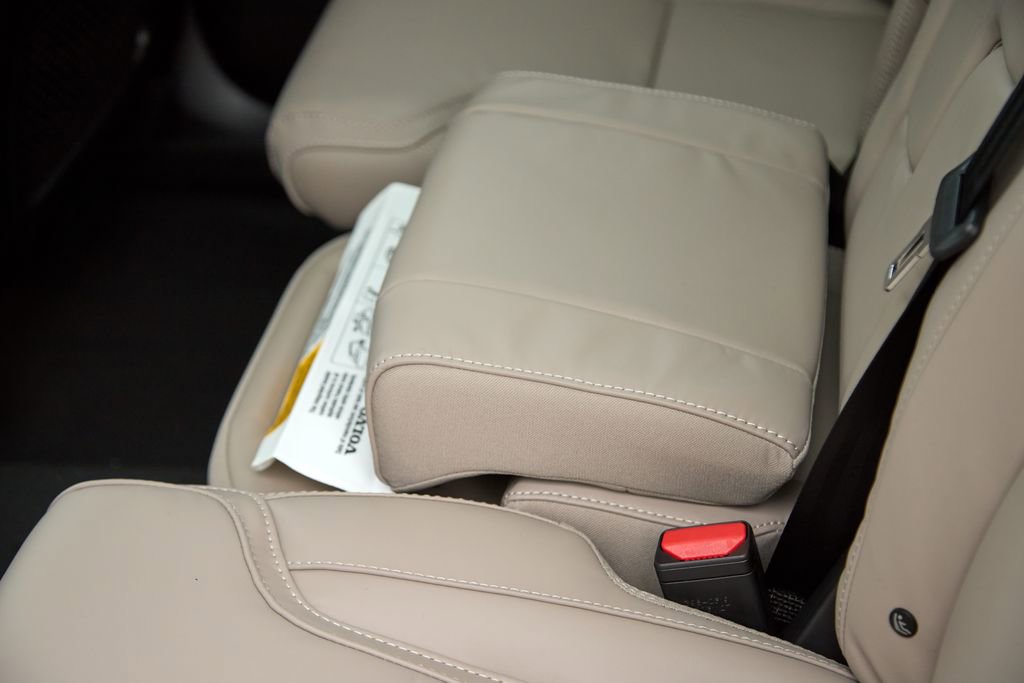 New 2026 Volvo XC90 B6 Ultra w/ Protection Package image 21