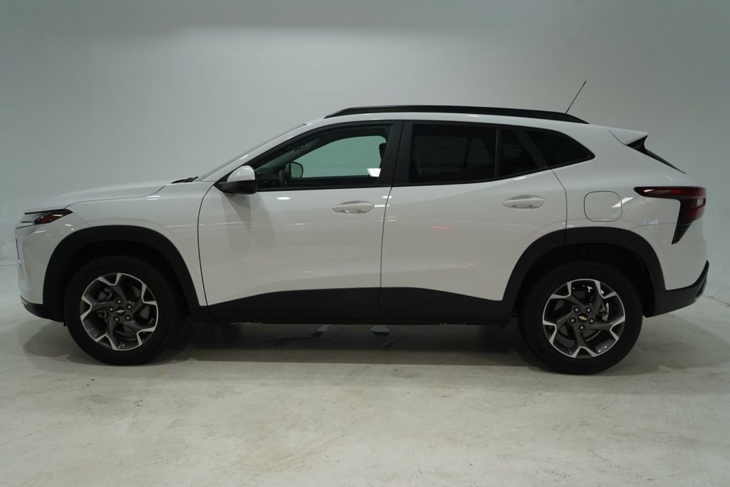 Used 2025 Chevrolet Trax LT FWD image 4