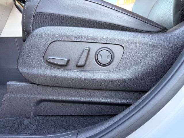 Certified 2024 Kia Carnival EX FWD image 25