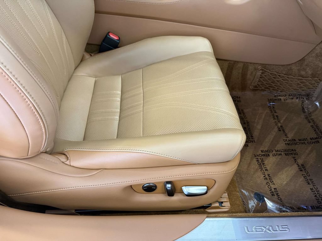 Used 2018 Lexus LC 500 Coupe w/ Touring Package RWD image 15