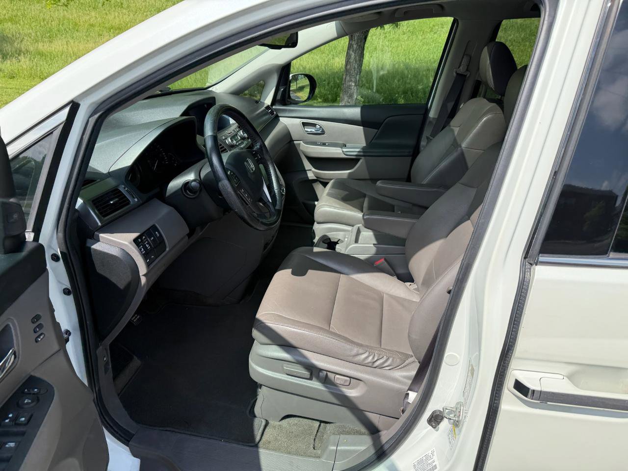 Used 2014 Honda Odyssey Touring Elite image 9