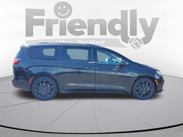 Used 2021 Chrysler Pacifica Touring-L w/ Uconnect Theater Family Group AWD/4WD image 6