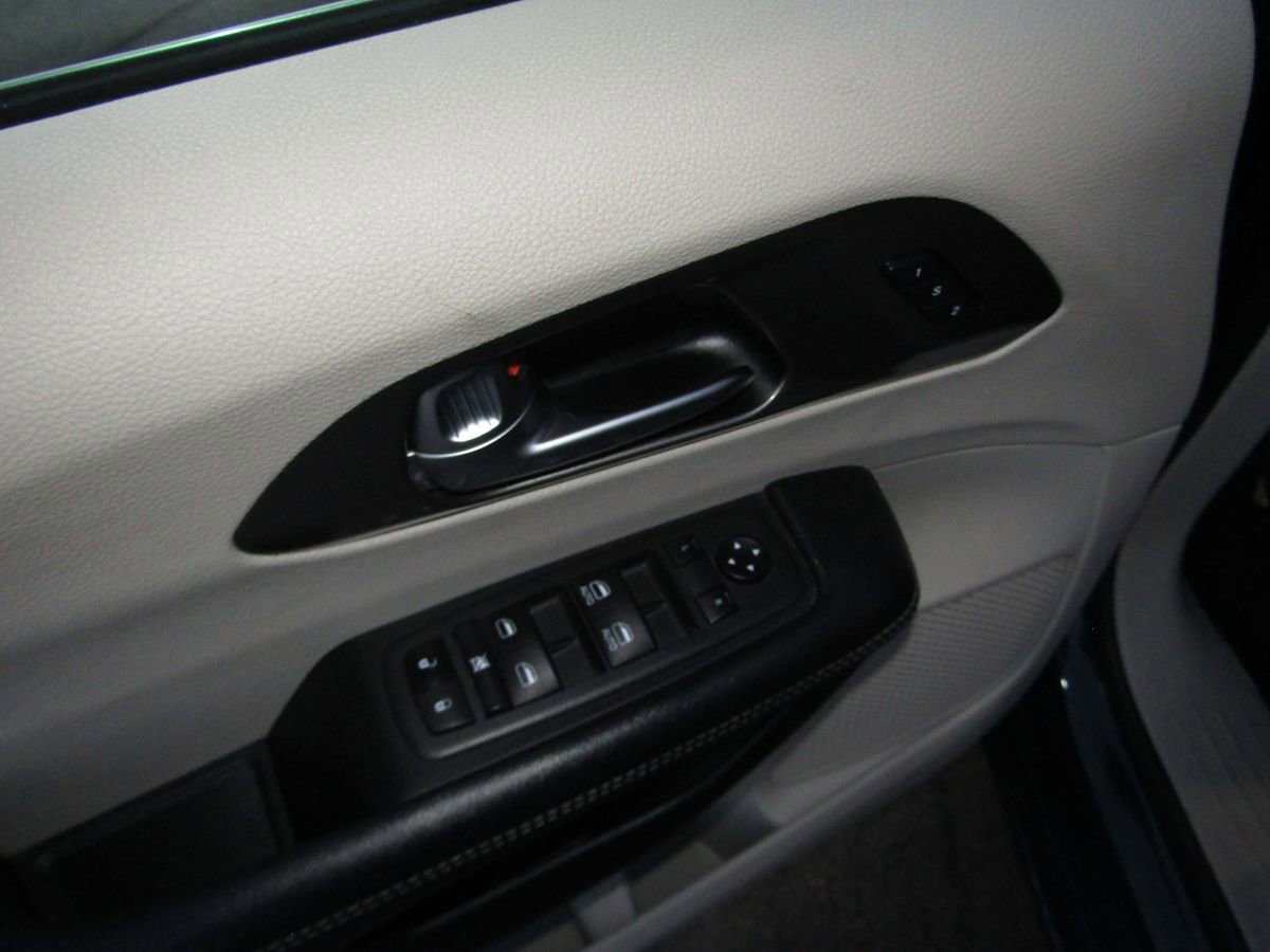 Used 2022 Chrysler Pacifica Touring-L FWD image 27
