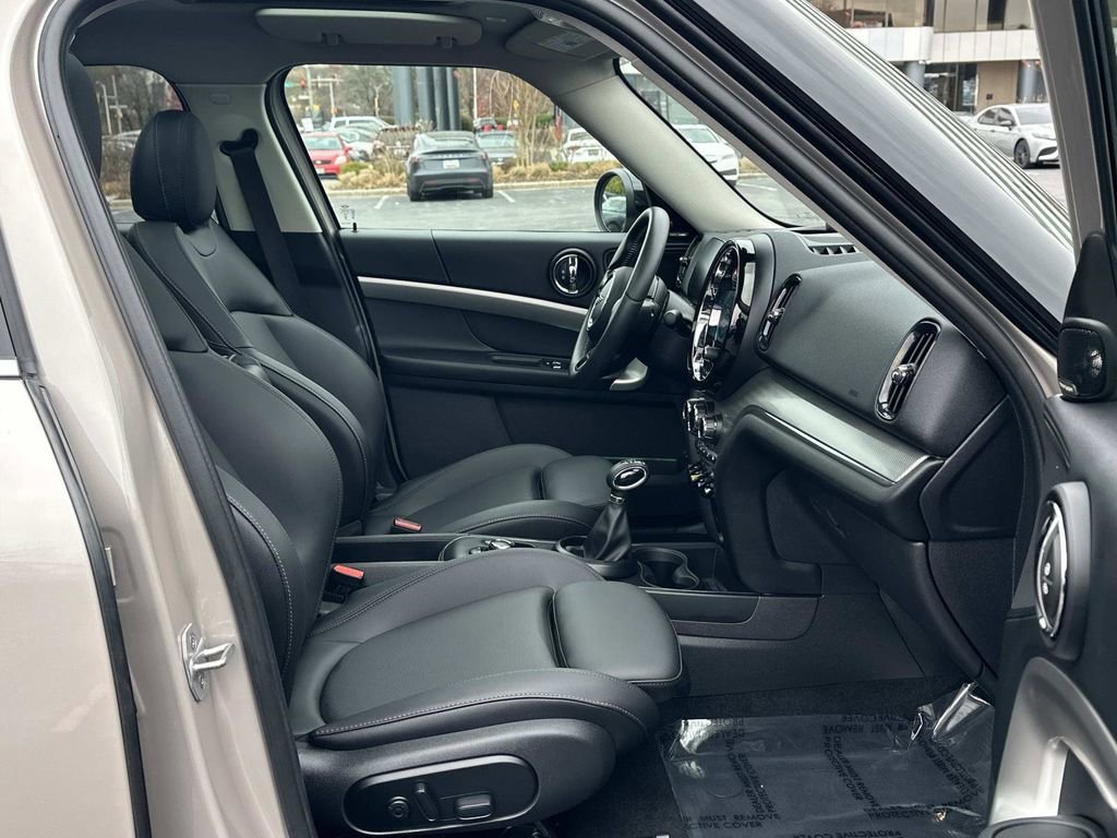 Used 2023 MINI Cooper Countryman SE w/ Storage Package image 11